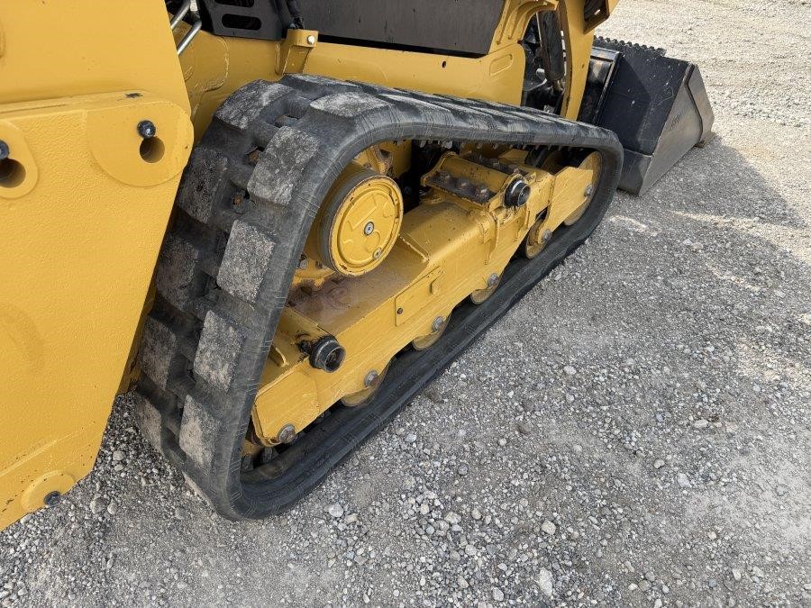 2023 Caterpillar 239D3 Compact Track Loader - Image 16