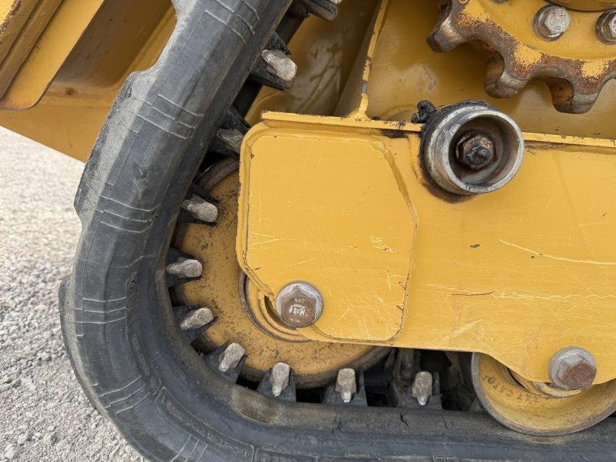 2023 Caterpillar 239D3 Compact Track Loader - Image 18