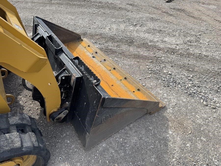 2023 Caterpillar 239D3 Compact Track Loader - Image 26