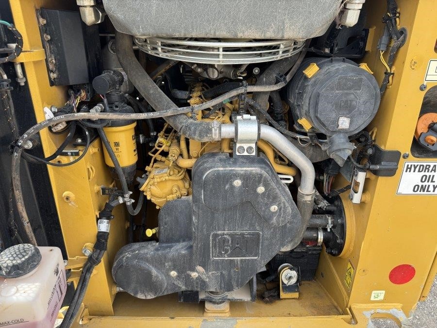 2023 Caterpillar 239D3 Compact Track Loader - Image 33