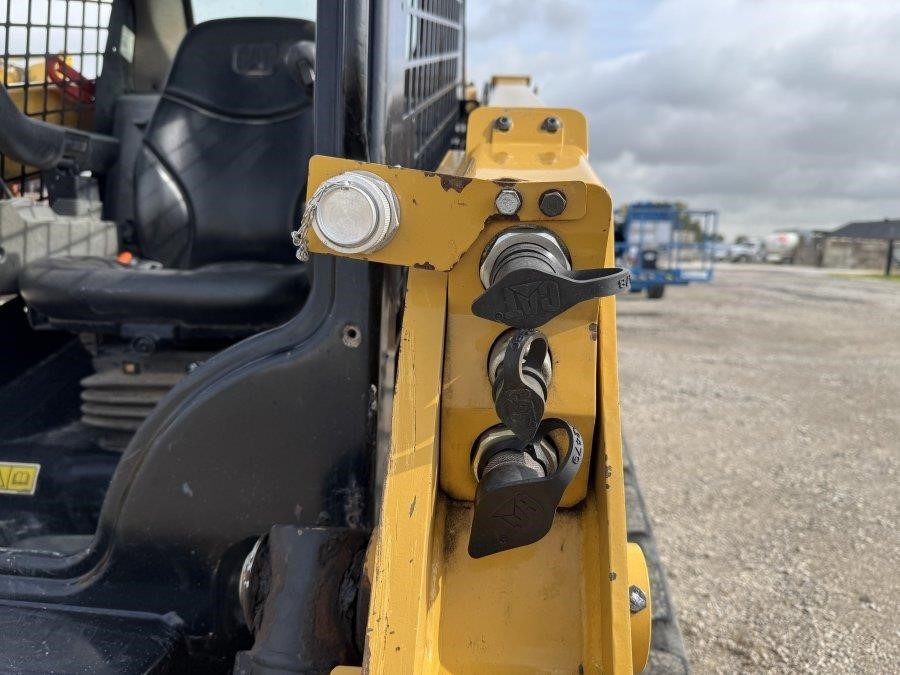 2023 Caterpillar 239D3 Compact Track Loader - Image 34