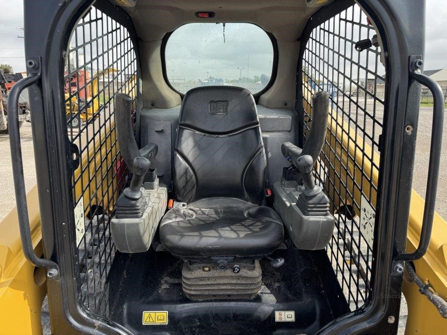 2023 Caterpillar 239D3 Compact Track Loader - Image 35