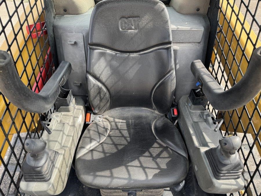 2023 Caterpillar 239D3 Compact Track Loader - Image 36