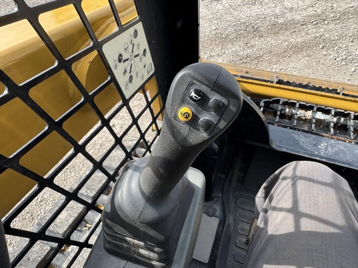 2023 Caterpillar 239D3 Compact Track Loader - Image 37