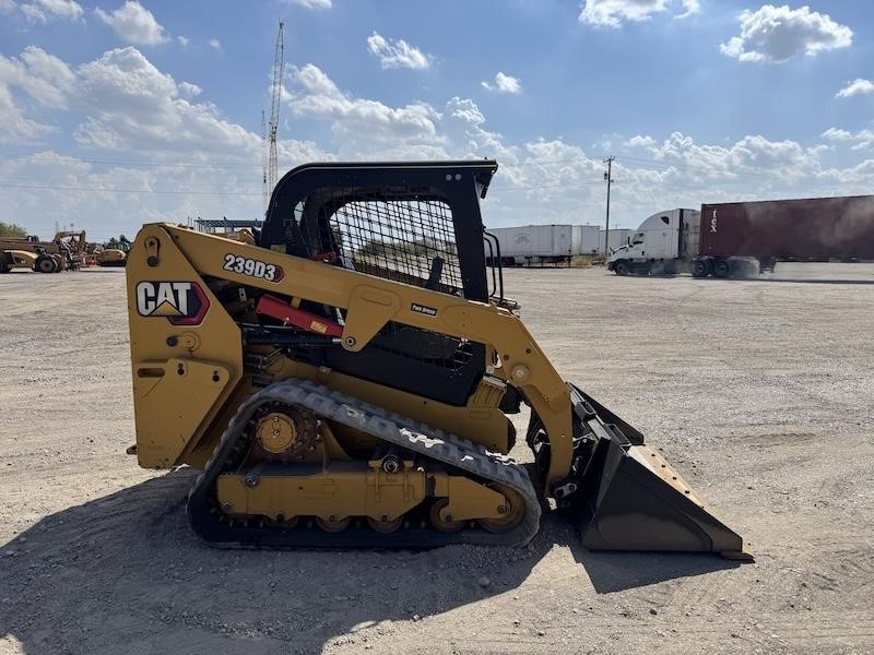 2023 Caterpillar 239D3 Compact Track Loader - Image 6