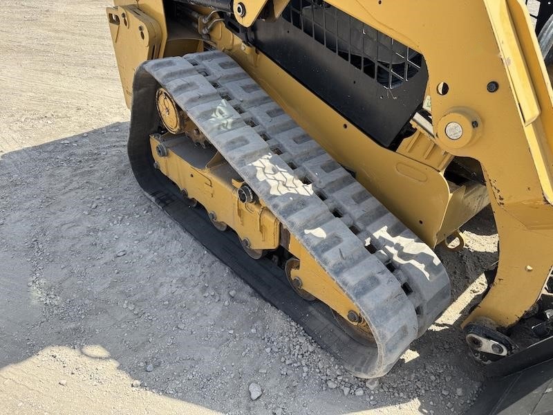 2023 Caterpillar 239D3 Compact Track Loader - Image 12