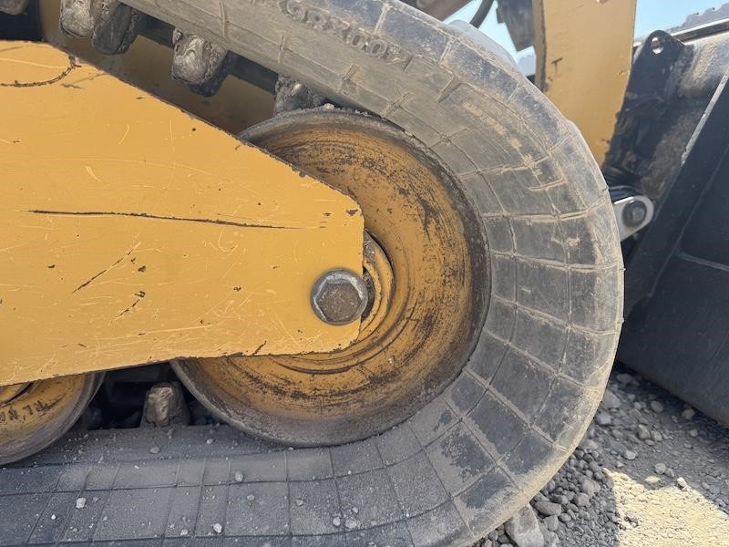 2023 Caterpillar 239D3 Compact Track Loader - Image 13