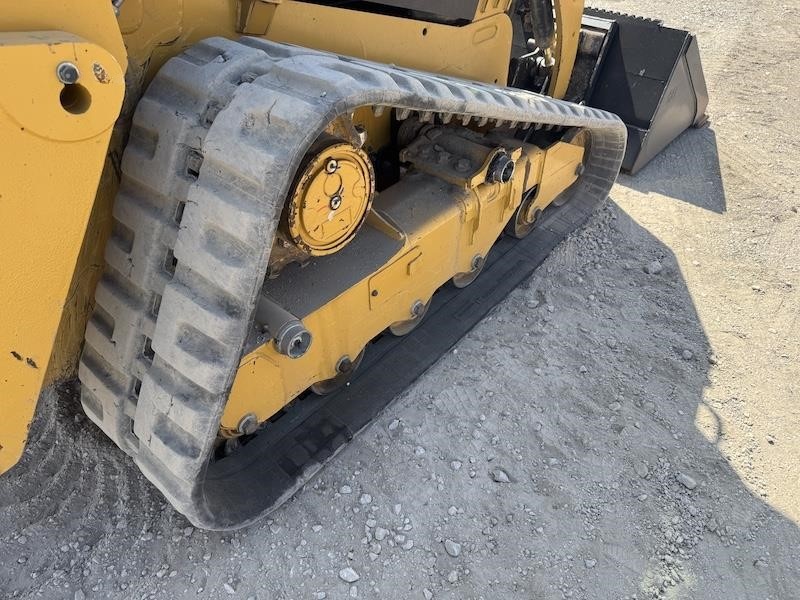 2023 Caterpillar 239D3 Compact Track Loader - Image 17