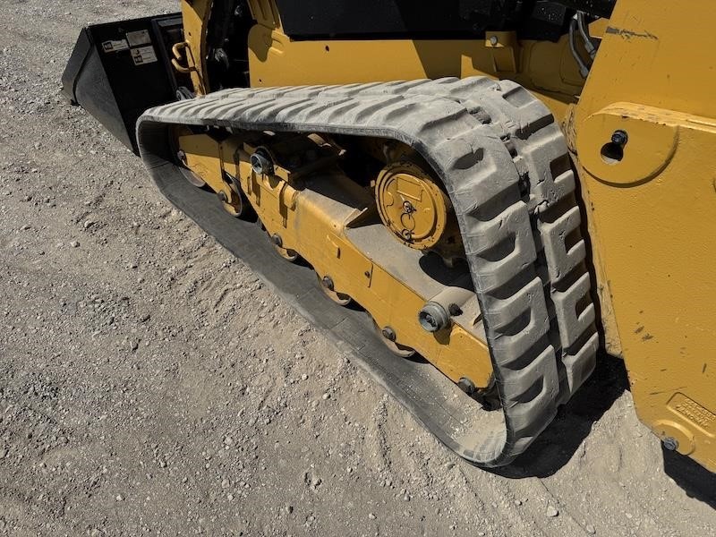 2023 Caterpillar 239D3 Compact Track Loader - Image 18