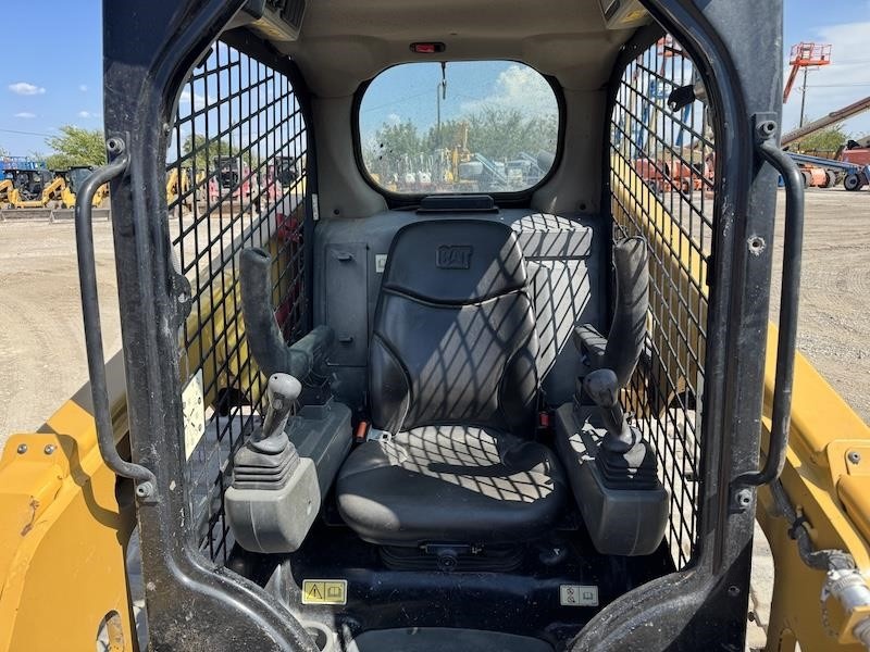 2023 Caterpillar 239D3 Compact Track Loader - Image 24