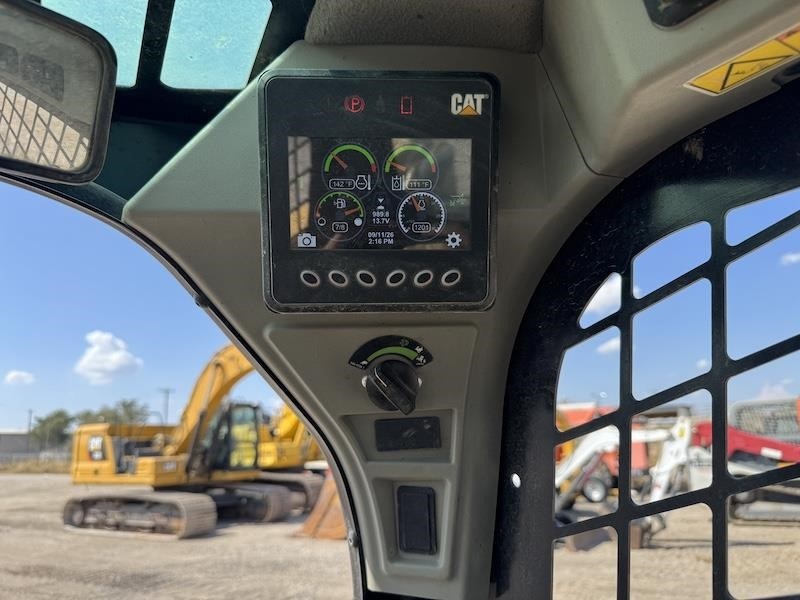 2023 Caterpillar 239D3 Compact Track Loader - Image 27