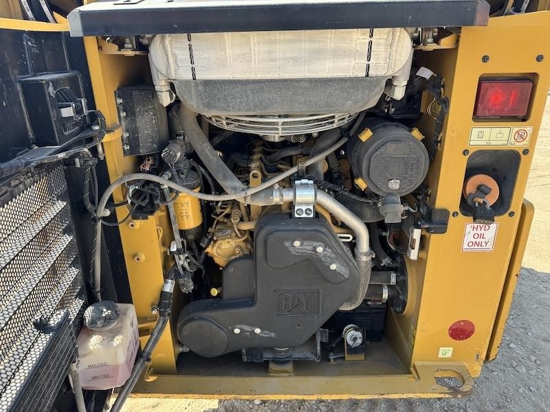 2023 Caterpillar 239D3 Compact Track Loader - Image 30