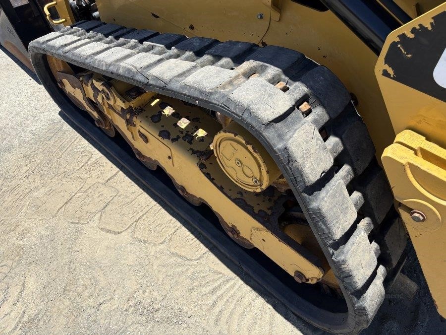 2018 Caterpillar 259D Compact Track Loader - Image 9