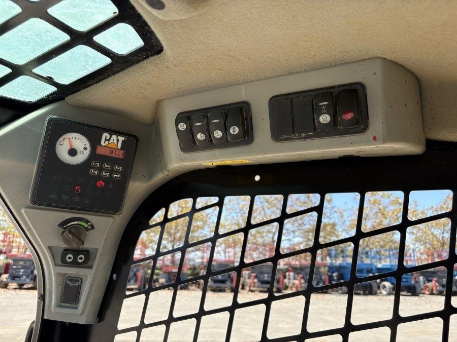 2018 Caterpillar 259D Compact Track Loader - Image 30