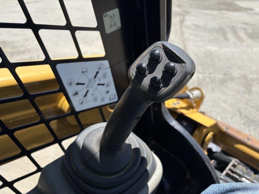 2018 Caterpillar 259D Compact Track Loader - Image 32