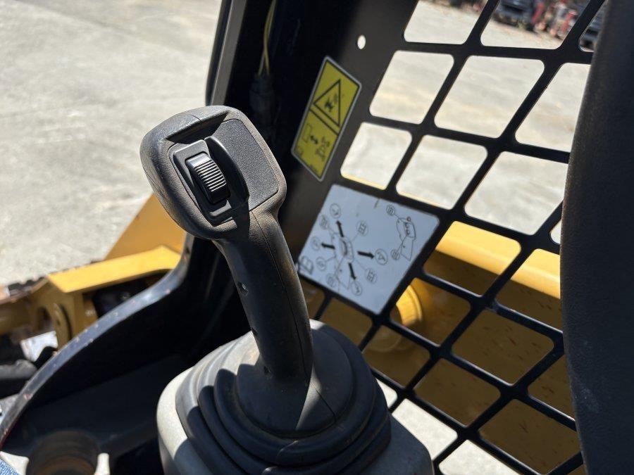 2018 Caterpillar 259D Compact Track Loader - Image 33