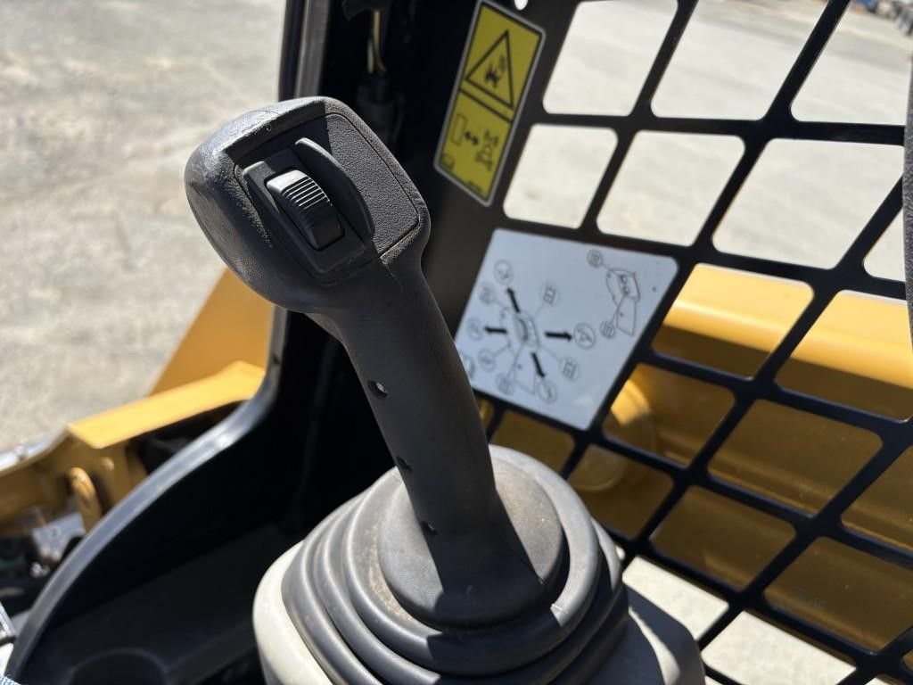 2017 Caterpillar 259D Compact Track Loader - Image 33