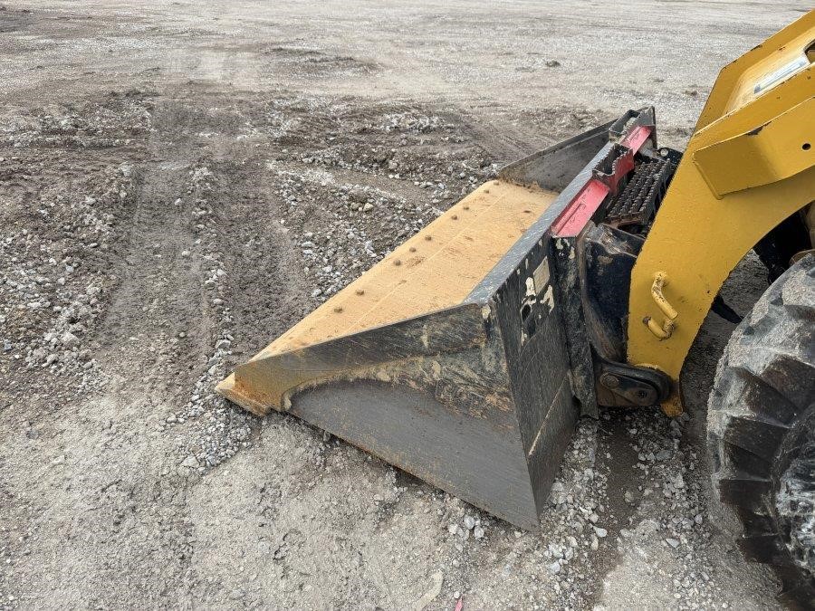2018 Caterpillar 262D Skid Steer Loader - Image 13