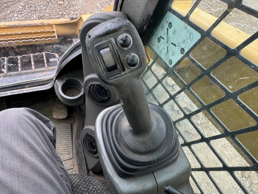 2018 Caterpillar 262D Skid Steer Loader - Image 21