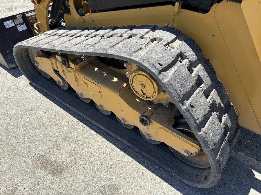 2023 Caterpillar 279D3  Compact Tracked Excavator - Image 9