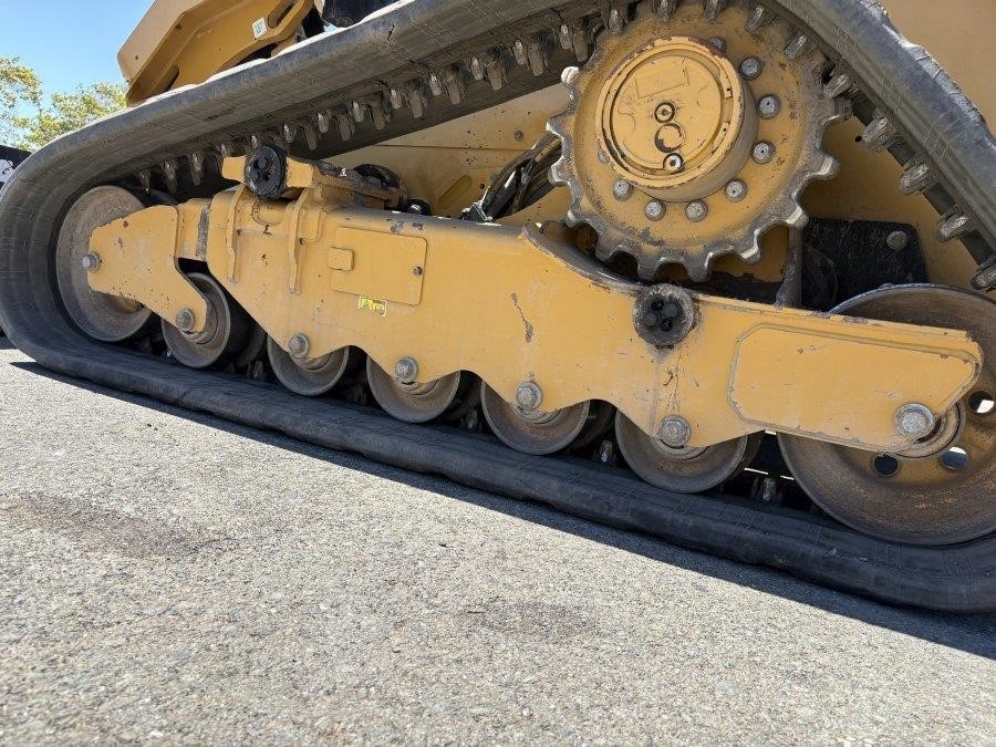 2023 Caterpillar 279D3  Compact Tracked Excavator - Image 10