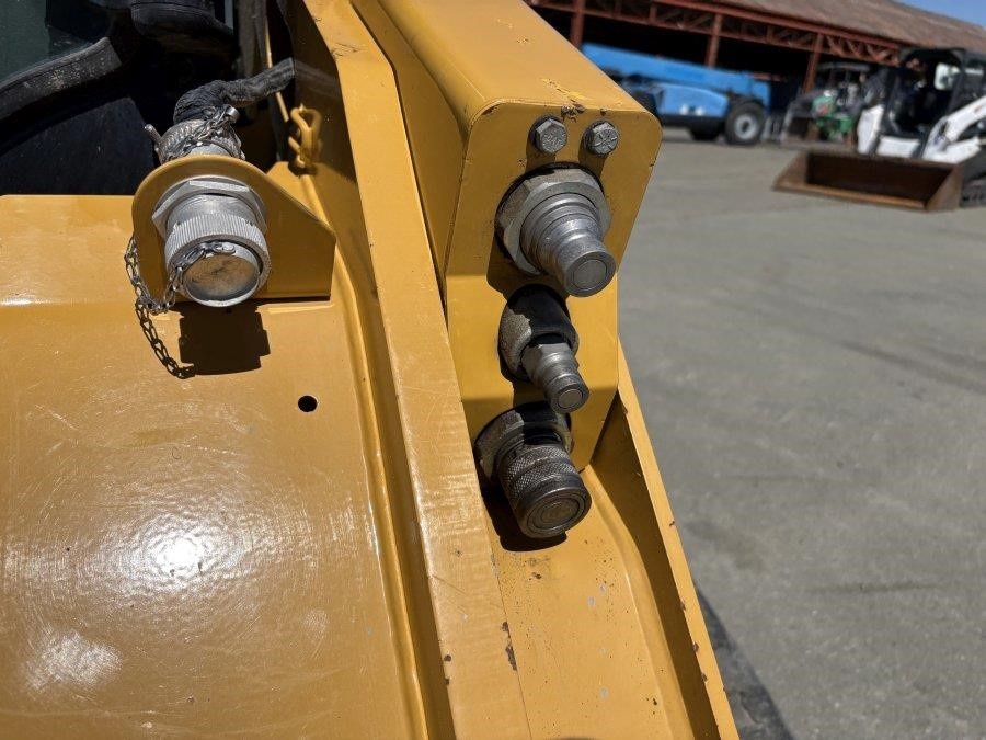 2023 Caterpillar 279D3  Compact Tracked Excavator - Image 26