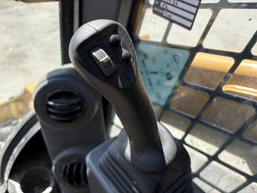 2023 Caterpillar 279D3  Compact Tracked Excavator - Image 38