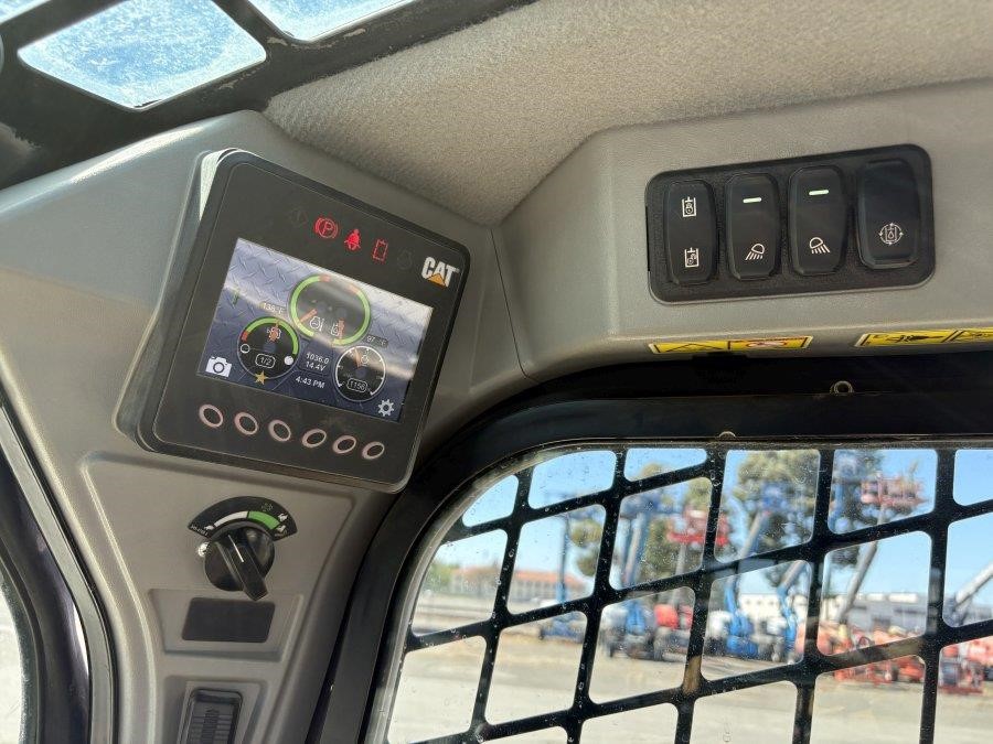 2023 Caterpillar 279D3  Compact Tracked Excavator - Image 40