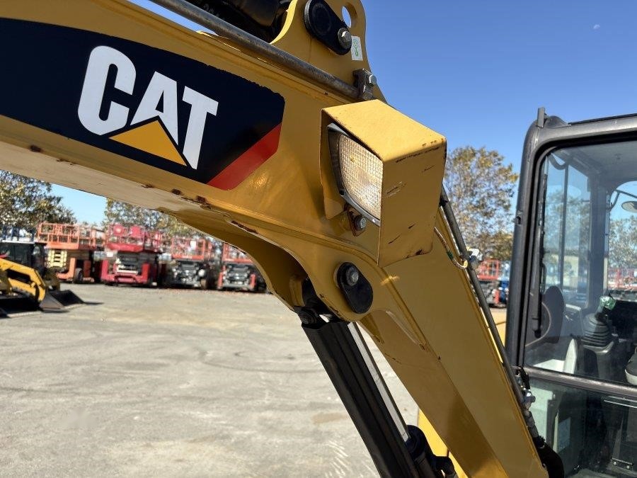 2019 Caterpillar 303.5E2 CR Mini Excavator - Image 32