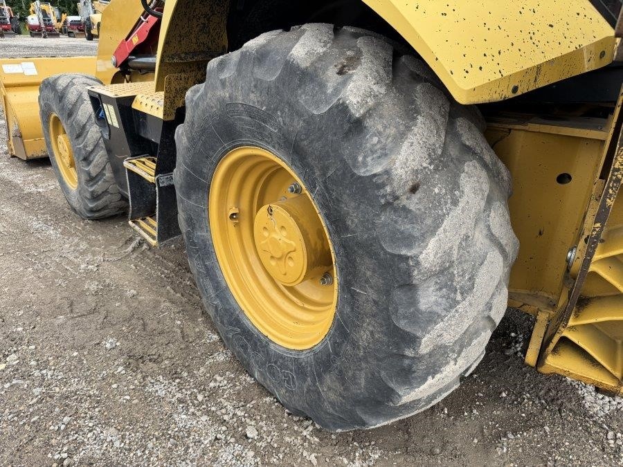 2021 Caterpillar 420 Backhoe Loader - Image 11