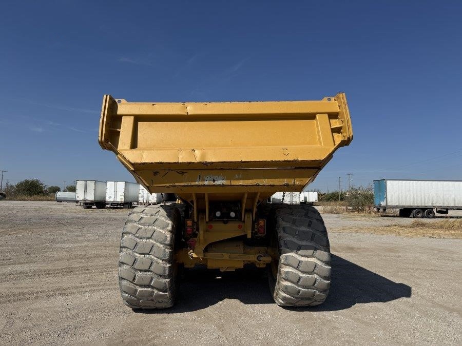 2024 Caterpillar 730 Articulated Dump Truck - Image 4