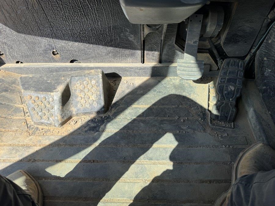2024 Caterpillar 730 Articulated Dump Truck - Image 29