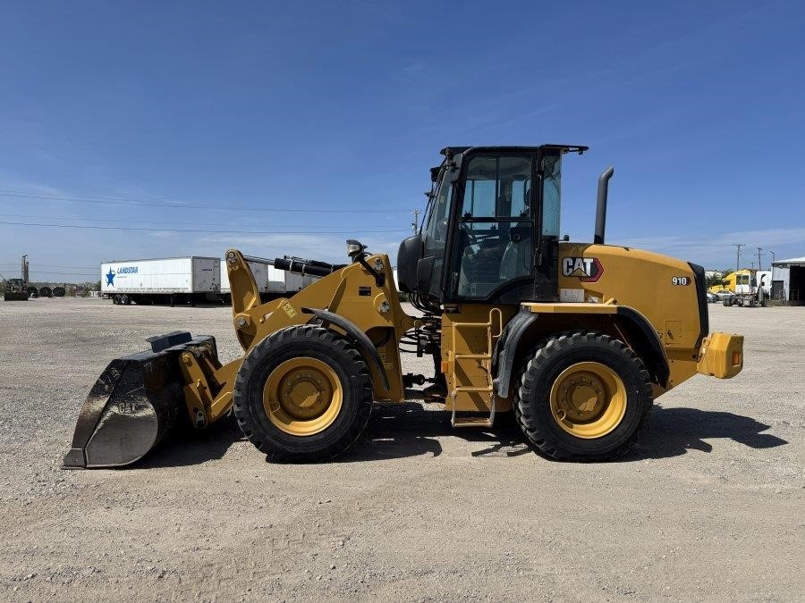 2023 Caterpillar 910 Wheel Loader - Image 2