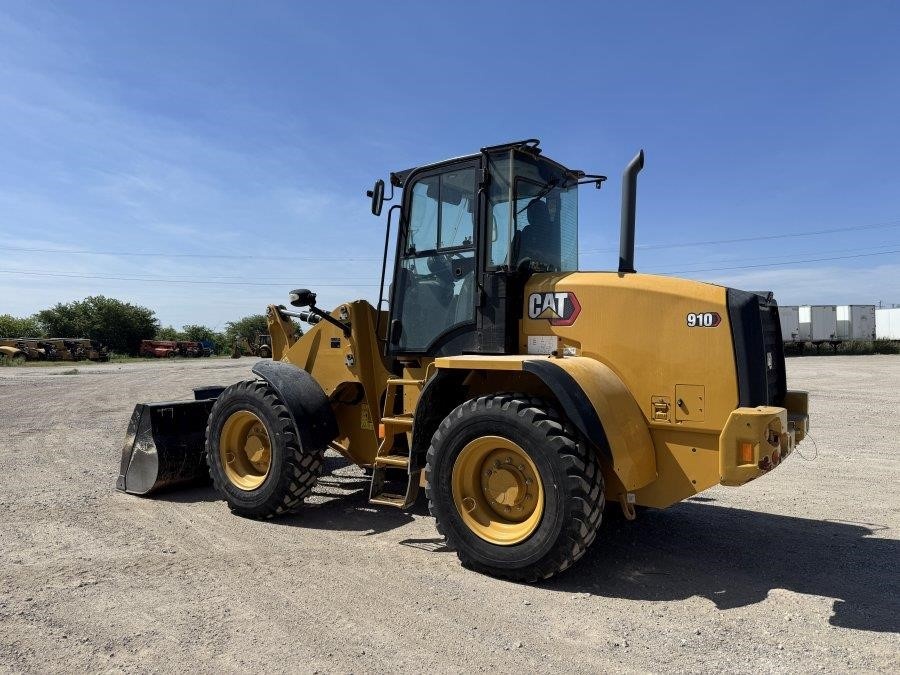 2023 Caterpillar 910 Wheel Loader - Image 3