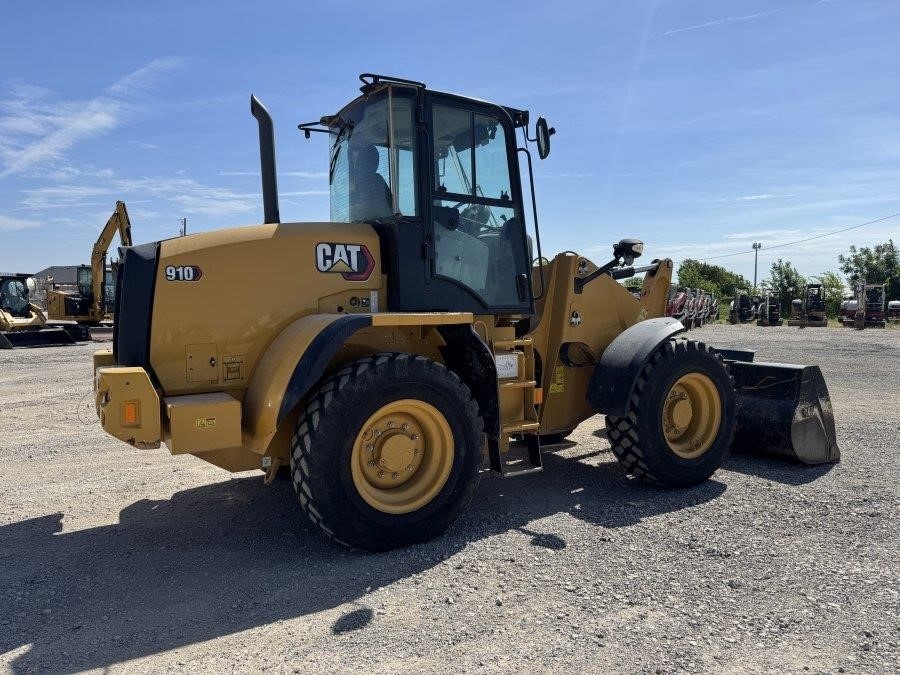 2023 Caterpillar 910 Wheel Loader - Image 5