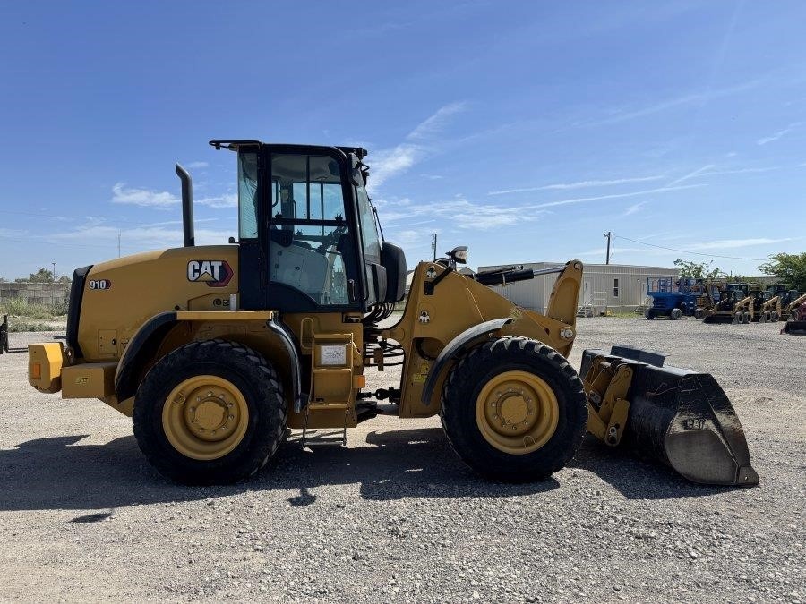 2023 Caterpillar 910 Wheel Loader - Image 6