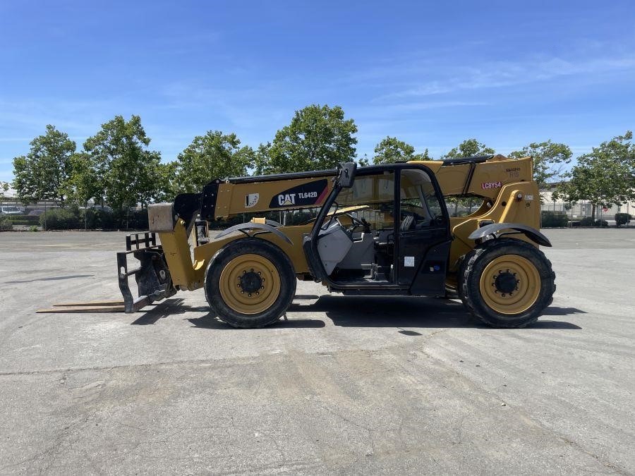 2016 Caterpillar TL642D Telehandler - Image 2