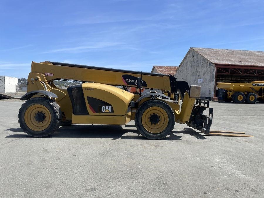 2016 Caterpillar TL642D Telehandler - Image 6