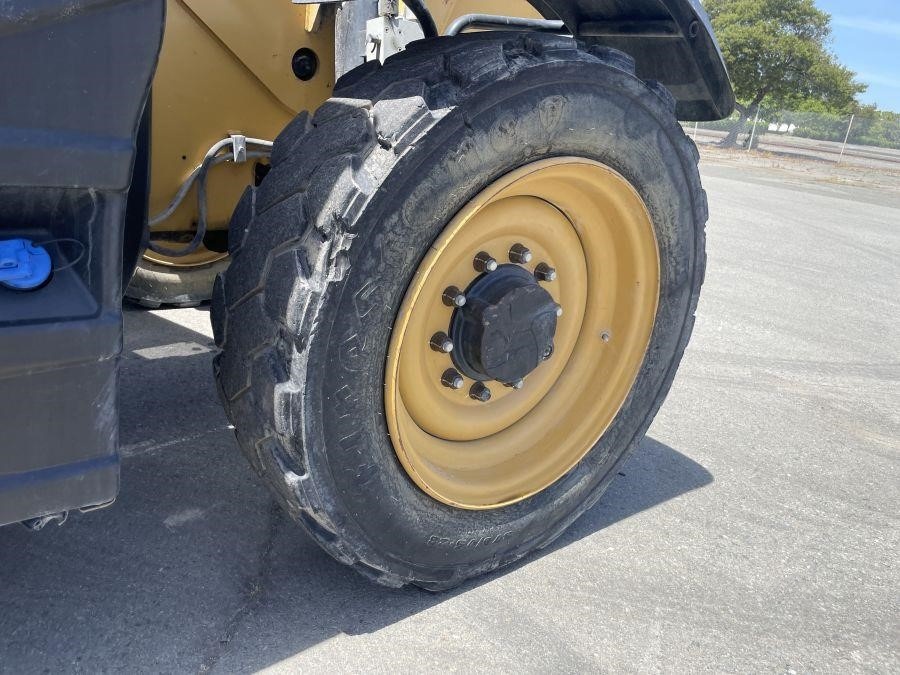 2016 Caterpillar TL642D Telehandler - Image 12