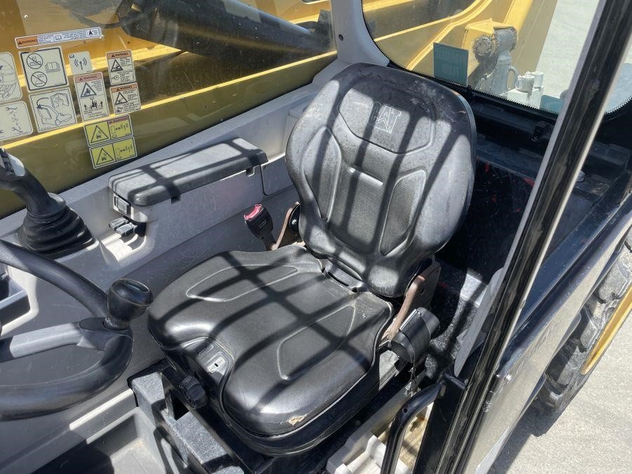 2016 Caterpillar TL642D Telehandler - Image 15