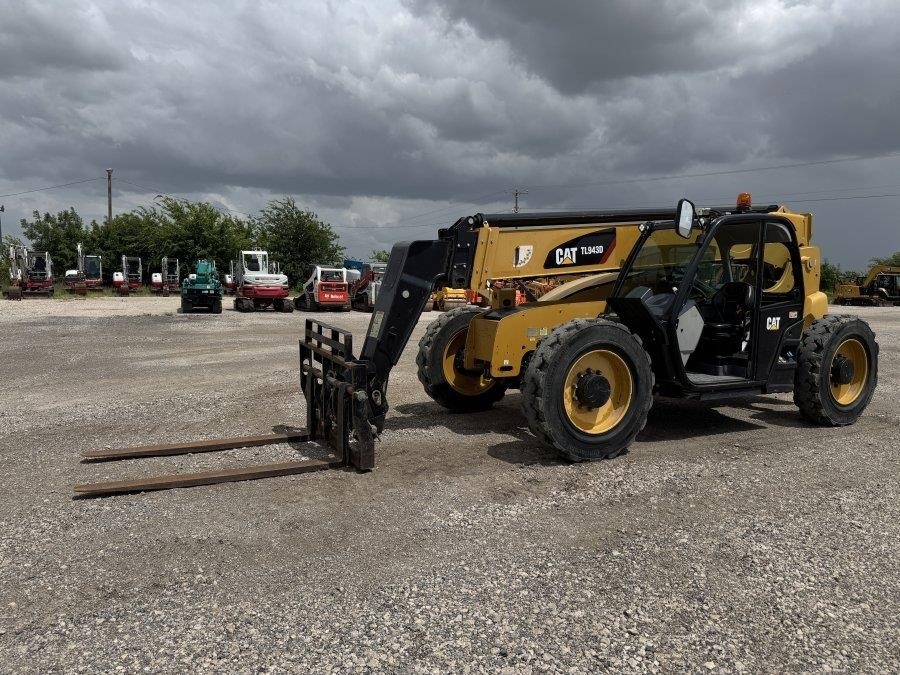 2020 Caterpillar TL943D Telehandler
