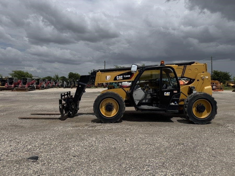 2020 Caterpillar TL943D Telehandler - Image 2