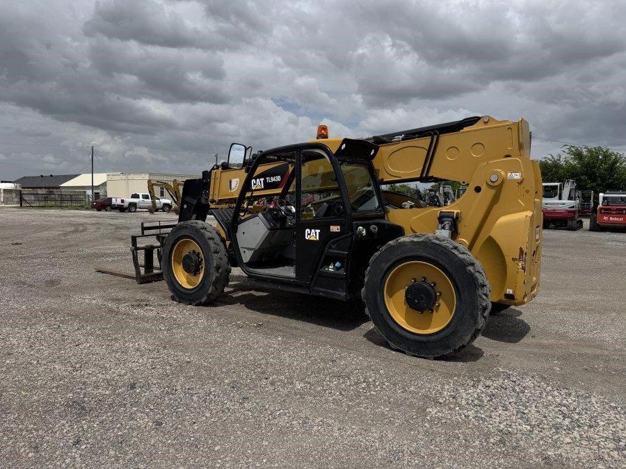 2020 Caterpillar TL943D Telehandler - Image 3