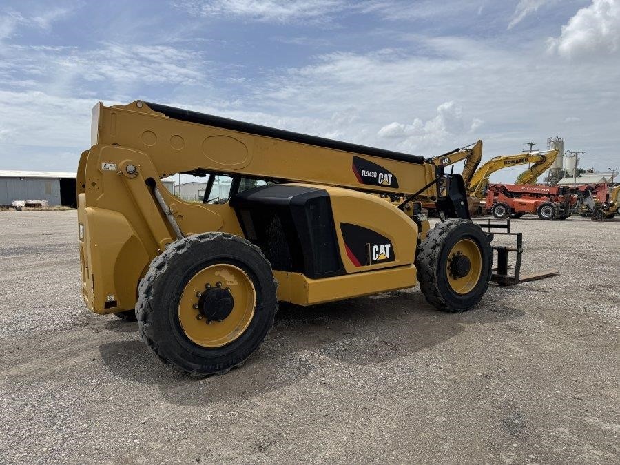 2020 Caterpillar TL943D Telehandler - Image 5