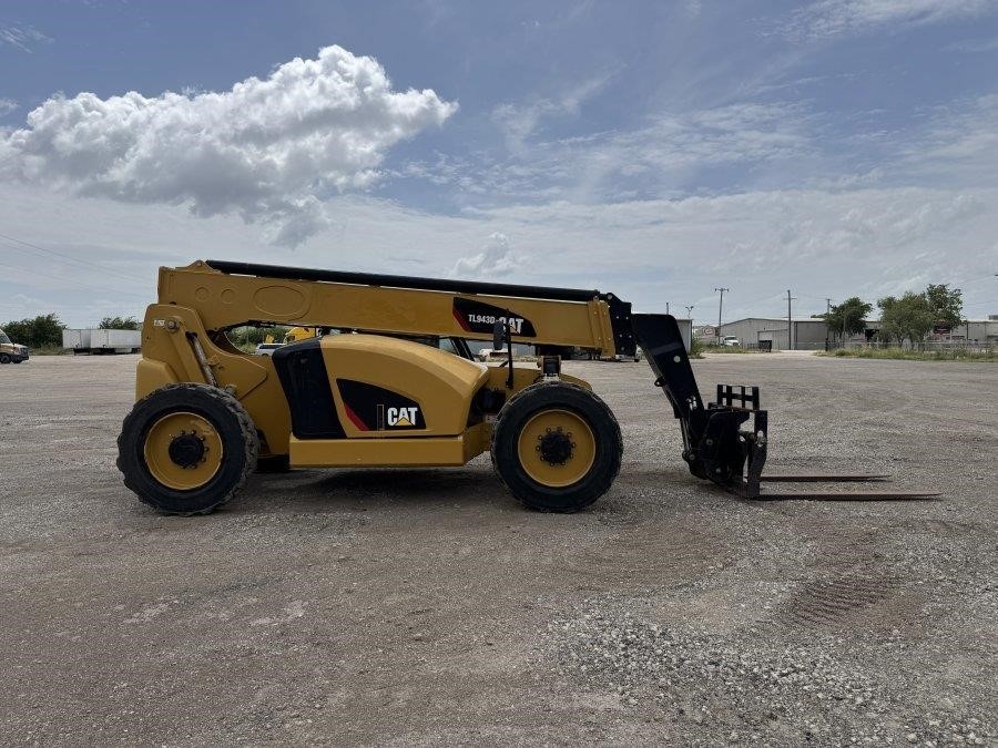 2020 Caterpillar TL943D Telehandler - Image 6