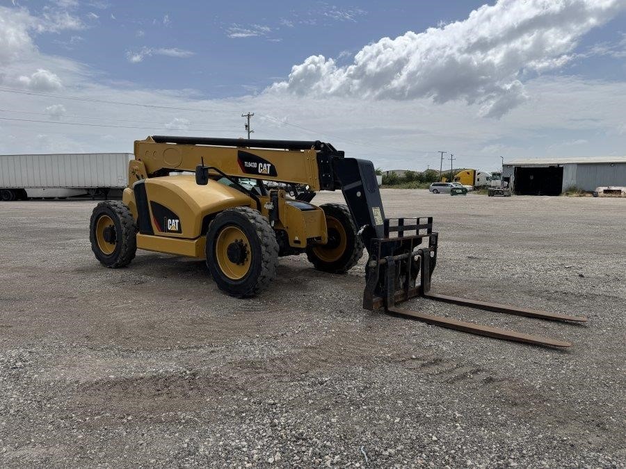2020 Caterpillar TL943D Telehandler - Image 7