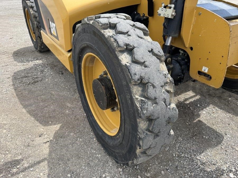 2020 Caterpillar TL943D Telehandler - Image 9