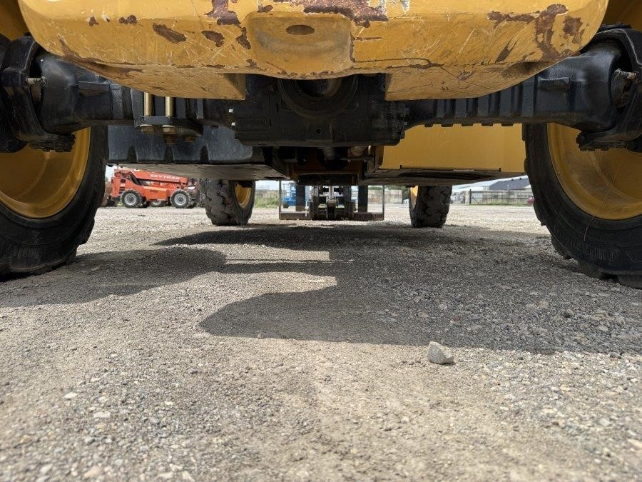 2020 Caterpillar TL943D Telehandler - Image 13