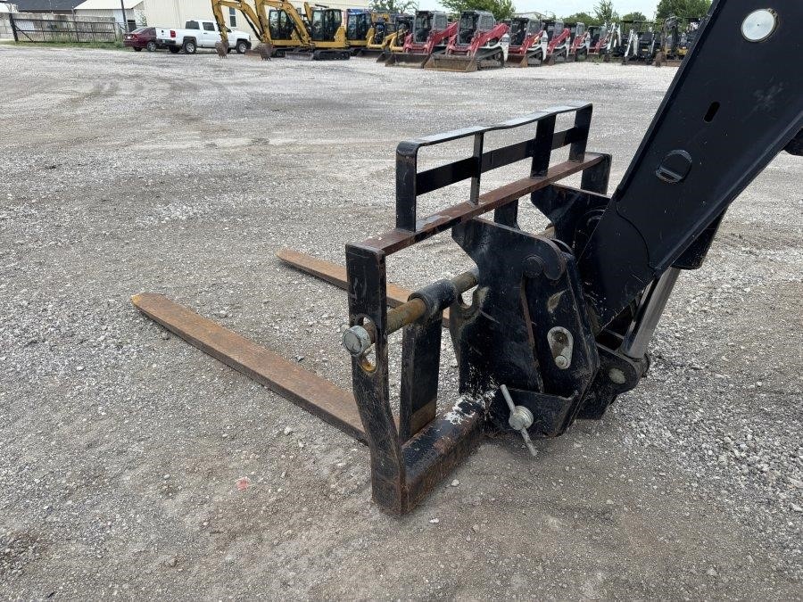 2020 Caterpillar TL943D Telehandler - Image 15