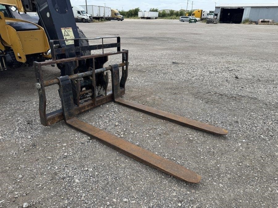 2020 Caterpillar TL943D Telehandler - Image 17
